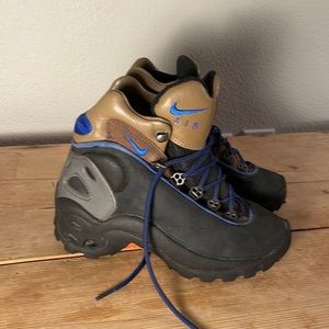 RARE - VINTAGE ACG BOOTS